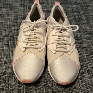 WOMENS PUMA SNEAKERS